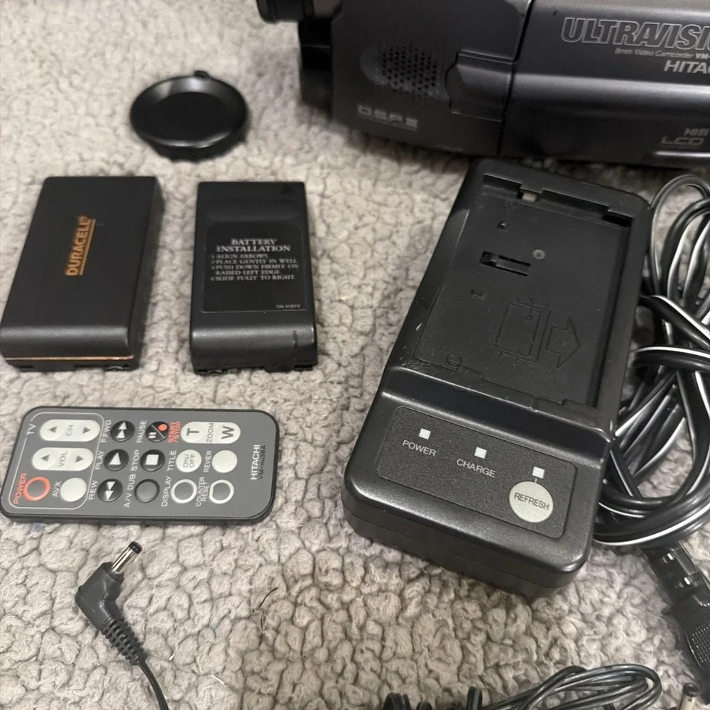 Hitachi UltraVision VM-H825LA Hi8 8mm Camcorder Remote Powers On Untested Kit